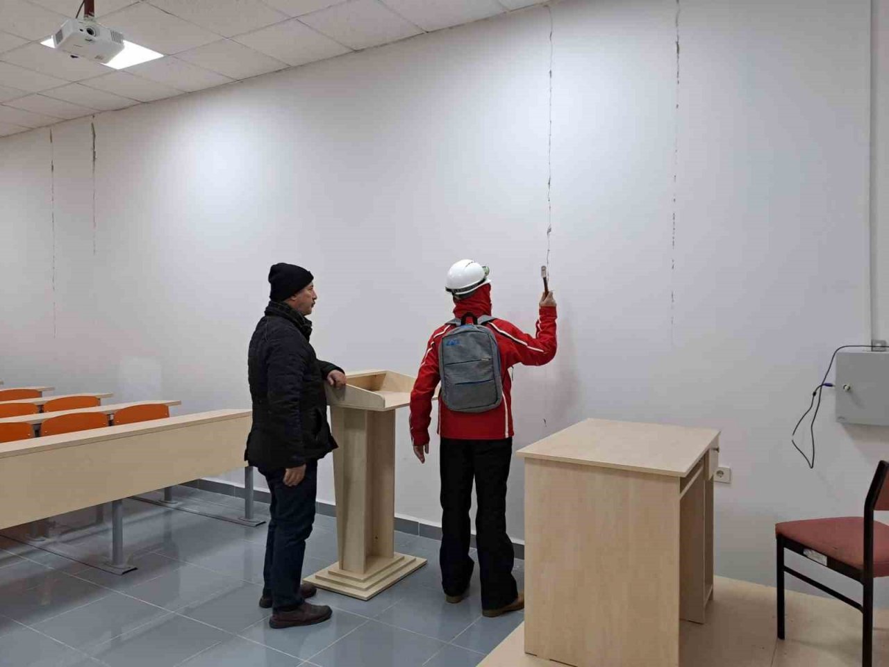 BAİBÜ deprem bölgesinde hasar tespit çalışması yapıyor