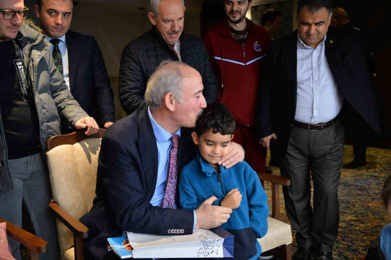 Trabzon depremzedelere kucak açtı