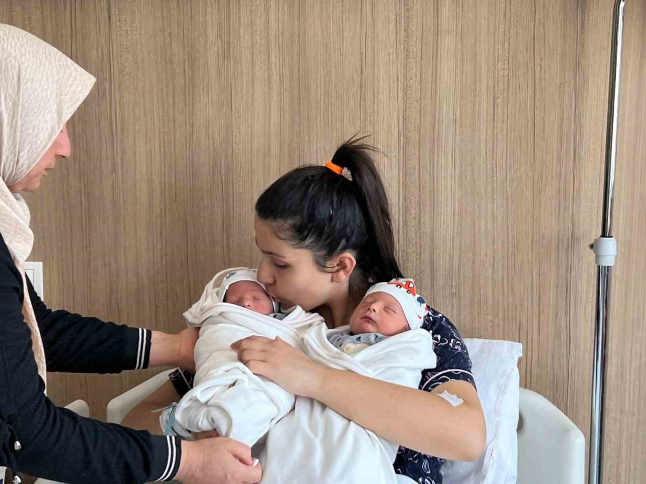 Osmaniye’den Ankara’ya gelen depremzede ikiz doğum yaptı