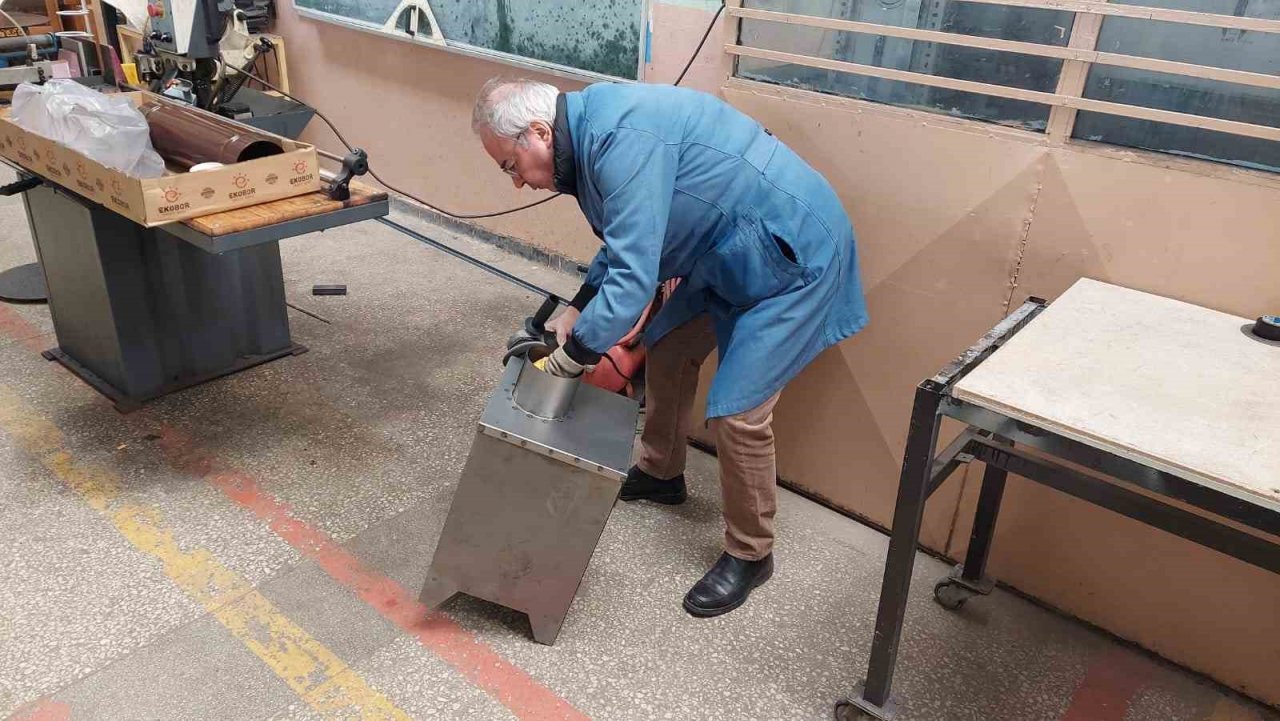 Eskişehir’de meslek lisesi öğretmenlerinden deprem bölgesine çadır sobası