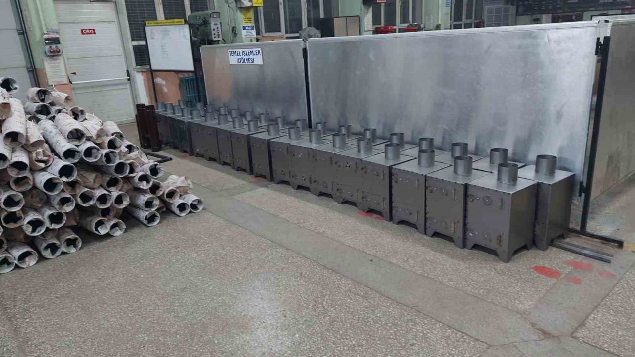 Eskişehir’de meslek lisesi öğretmenlerinden deprem bölgesine çadır sobası