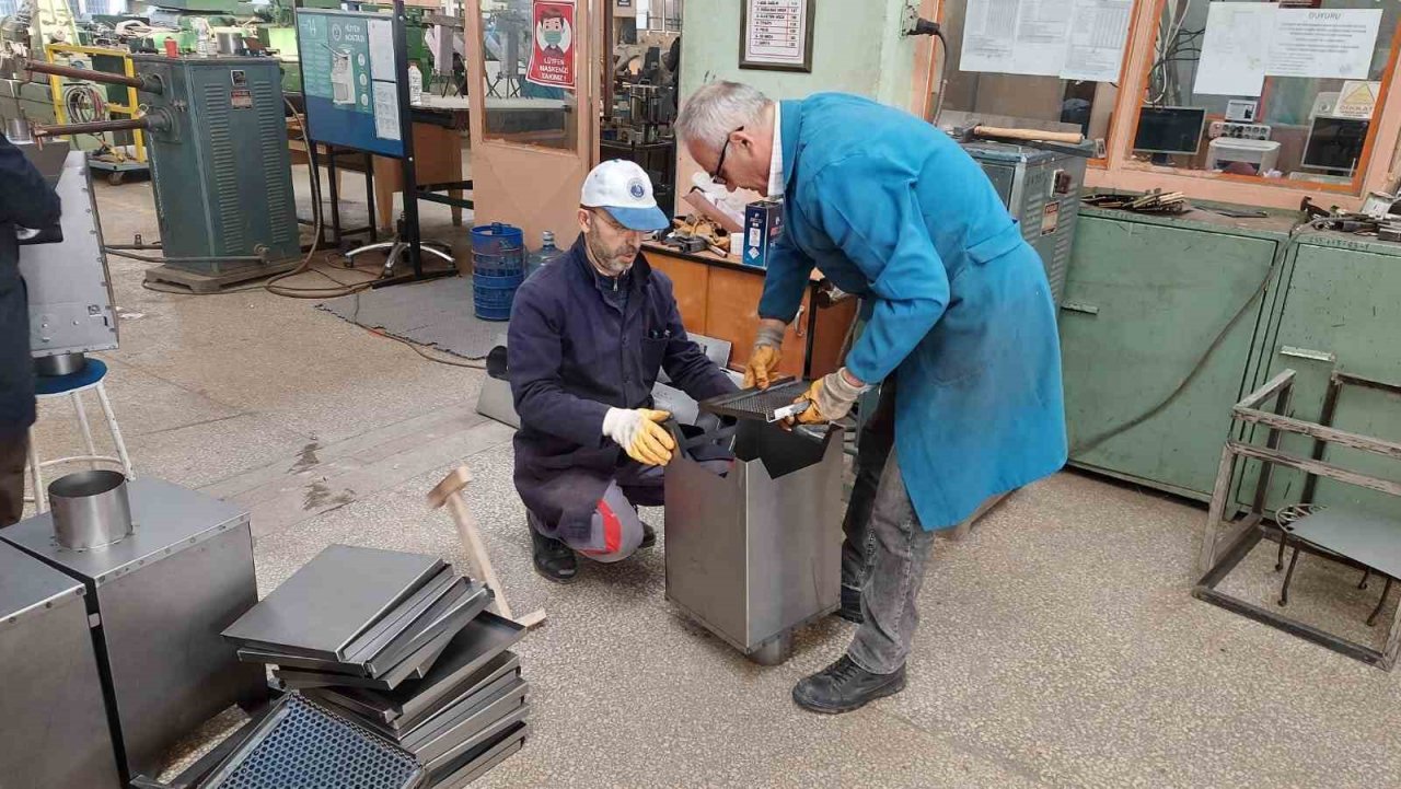 Eskişehir’de meslek lisesi öğretmenlerinden deprem bölgesine çadır sobası