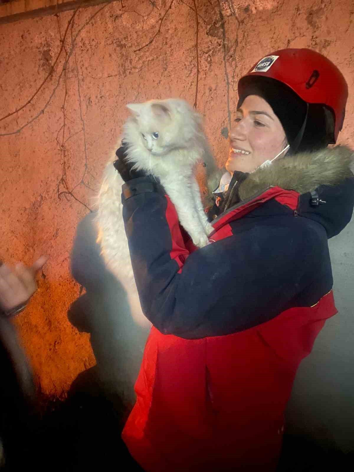 GÜRAK ekibi Sakız’la yorgunluklarını unuttu