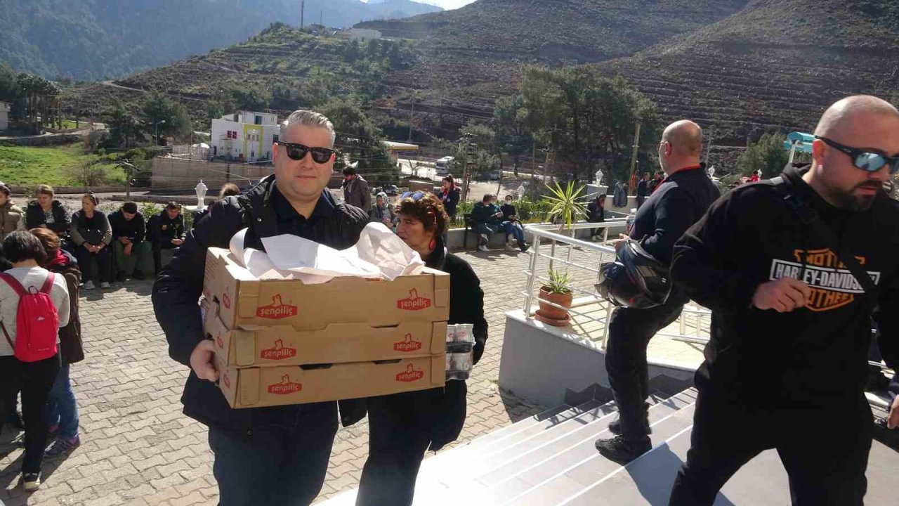 Depremzedeler için Marmaris’in tüm kurumları seferber olmaya devam ediyor