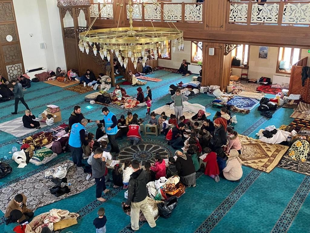Gaziantep’te deprem mağduru çocuklar için camilerde etkinlikler düzenleniyor