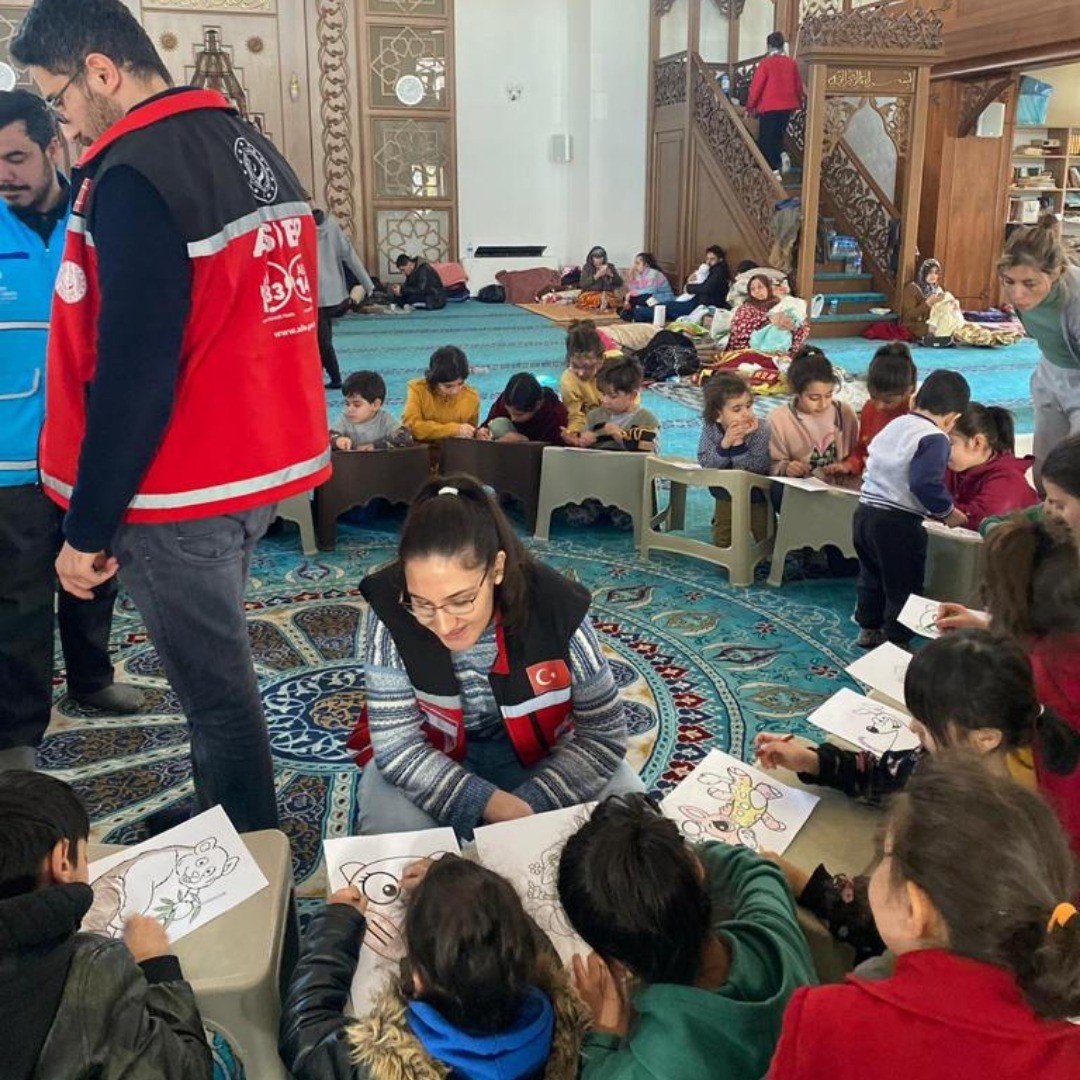 Gaziantep’te deprem mağduru çocuklar için camilerde etkinlikler düzenleniyor