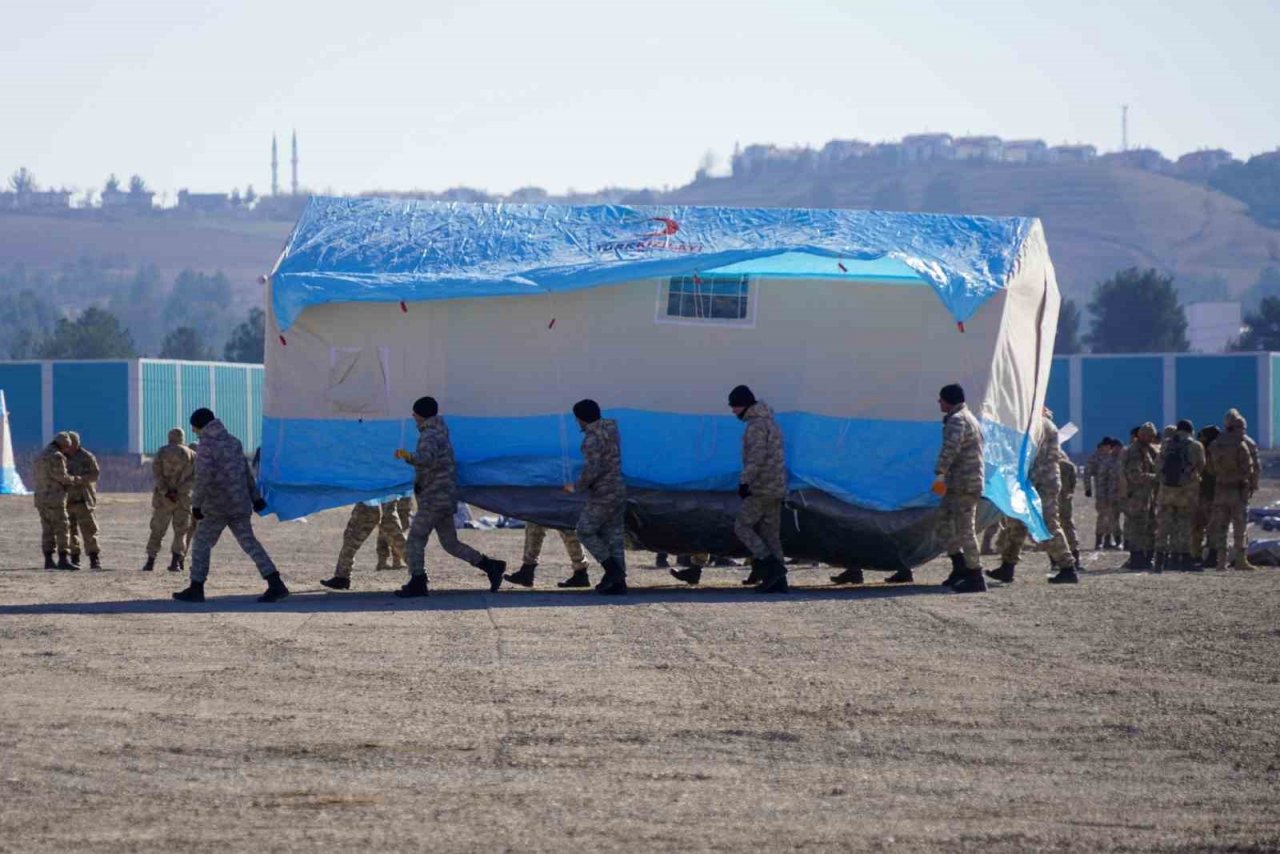 Çadır kentte içme suyu ve altyapı çalışmaları başladı
