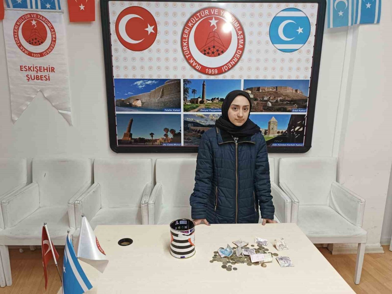 Eskişehir’de Iraklı genç kumbarası depremzedelere bağışladı