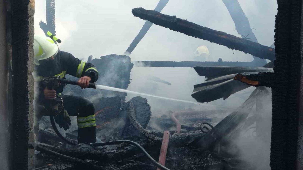 Fethiye’de iş yeri yangını