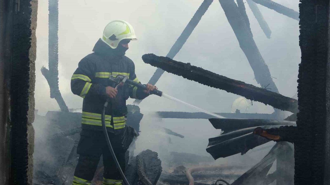 Fethiye’de iş yeri yangını