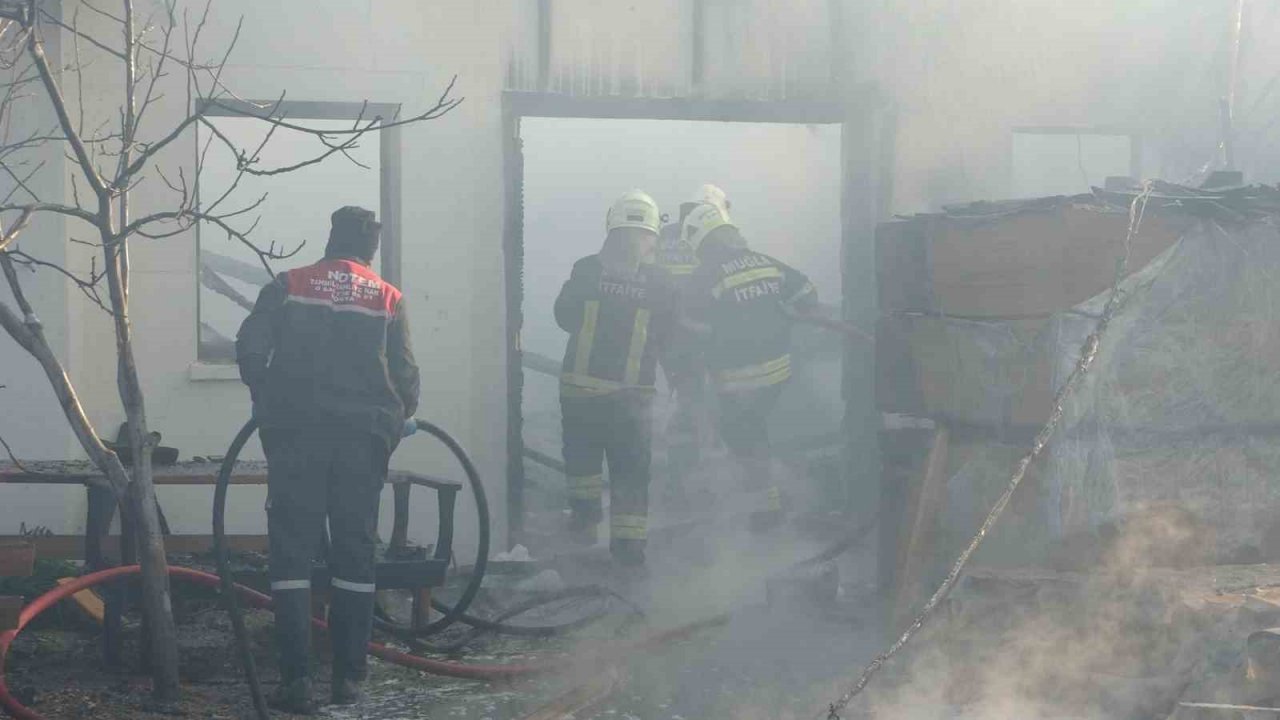 Fethiye’de iş yeri yangını