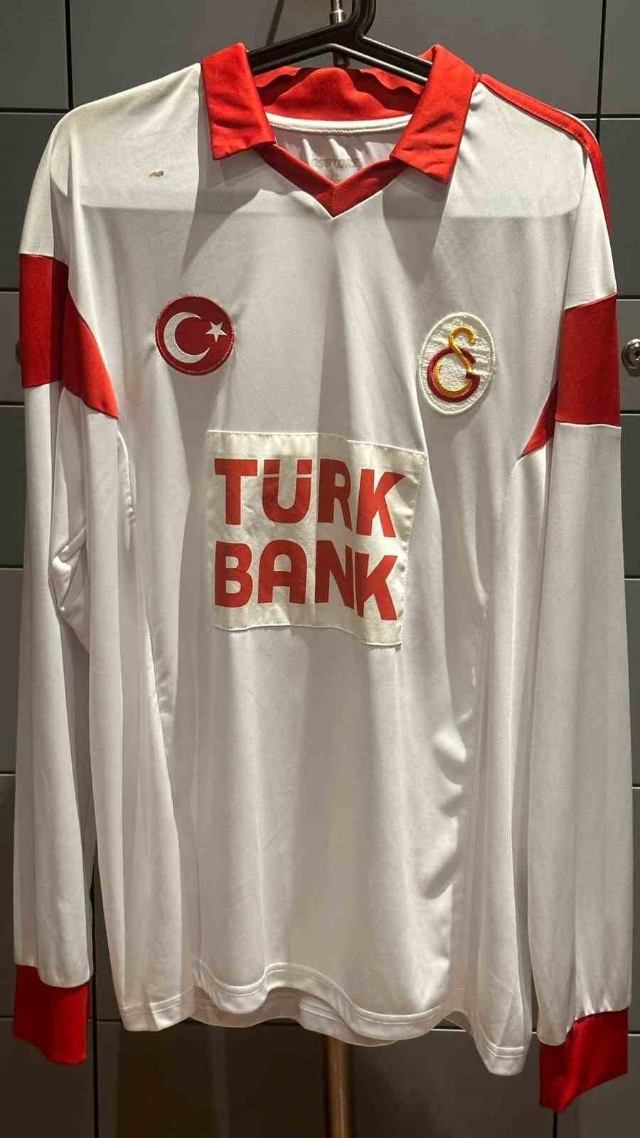 Prekazi’nin forması, depremzedeler için 210 bin TL’ye satıldı