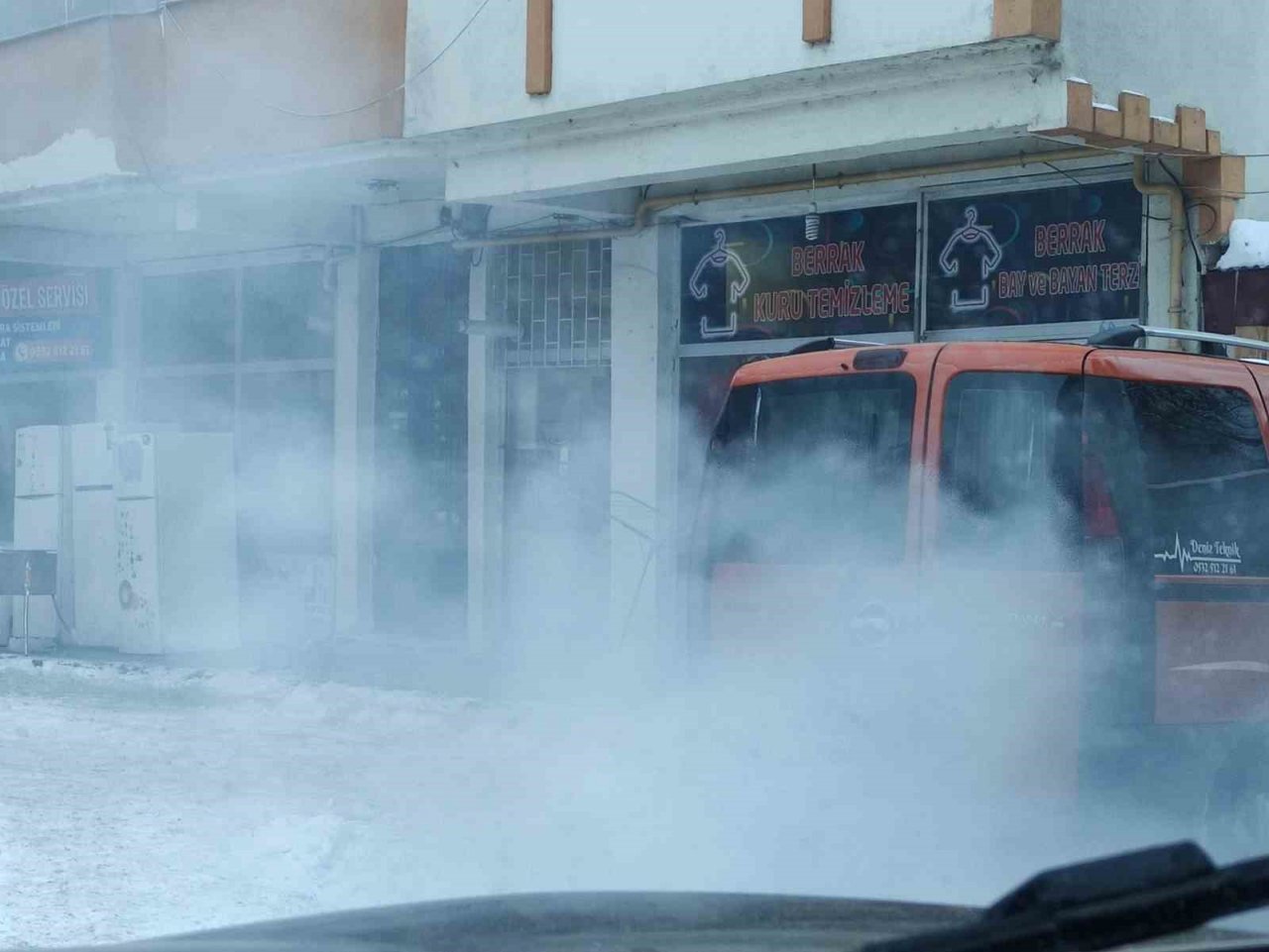 Göle’de dondurucu soğuklar nedeniyle araçlar çalışmadı