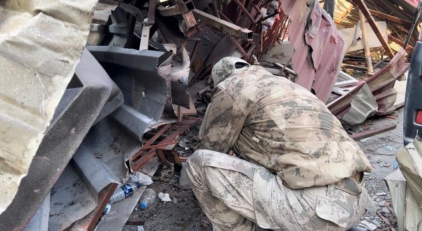 Deprem bölgesi Hatay’da Türk askerinin şefkati yürekleri ısıttı