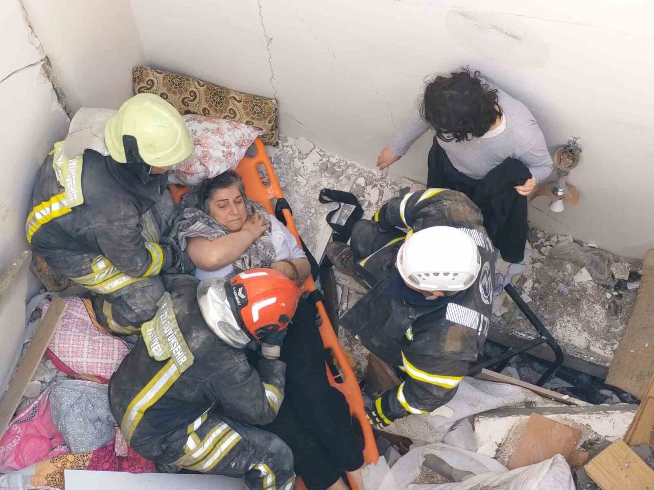 Denizli Büyükşehir ekipleri 36 cana can oldu