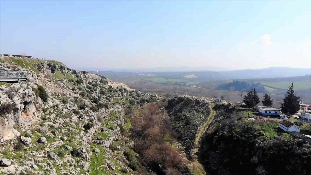 Cam teras depremde zarar görmedi