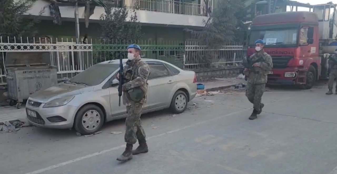 Mehmetçik deprem bölgesinde asayiş hizmetinde