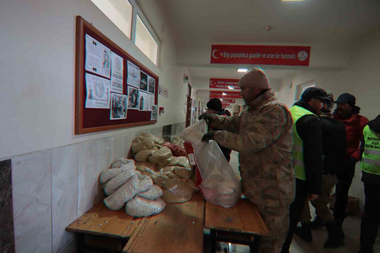 Okul ’market’ oldu, güvenlik korucuları ’çalışan’