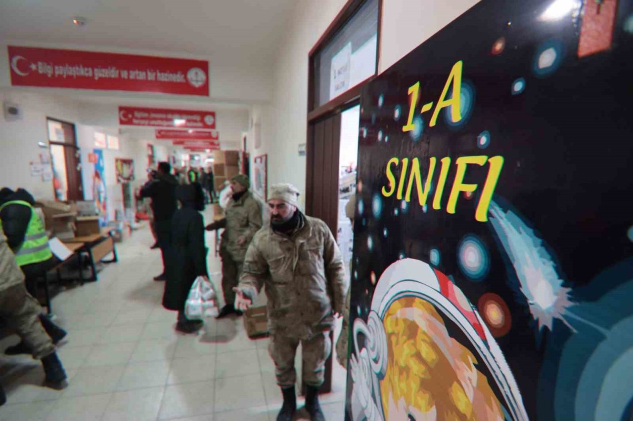 Okul ’market’ oldu, güvenlik korucuları ’çalışan’