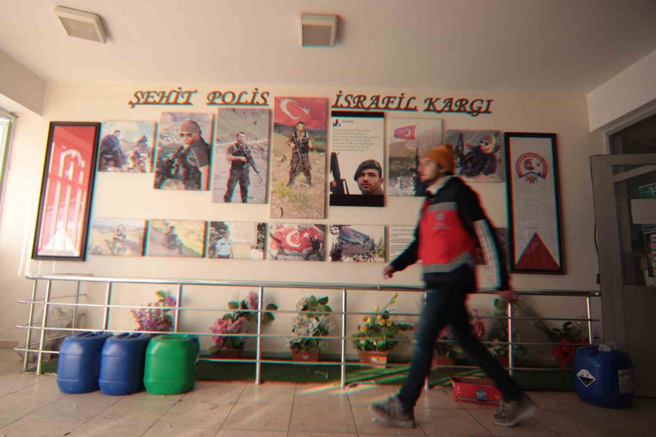 Okul ’market’ oldu, güvenlik korucuları ’çalışan’