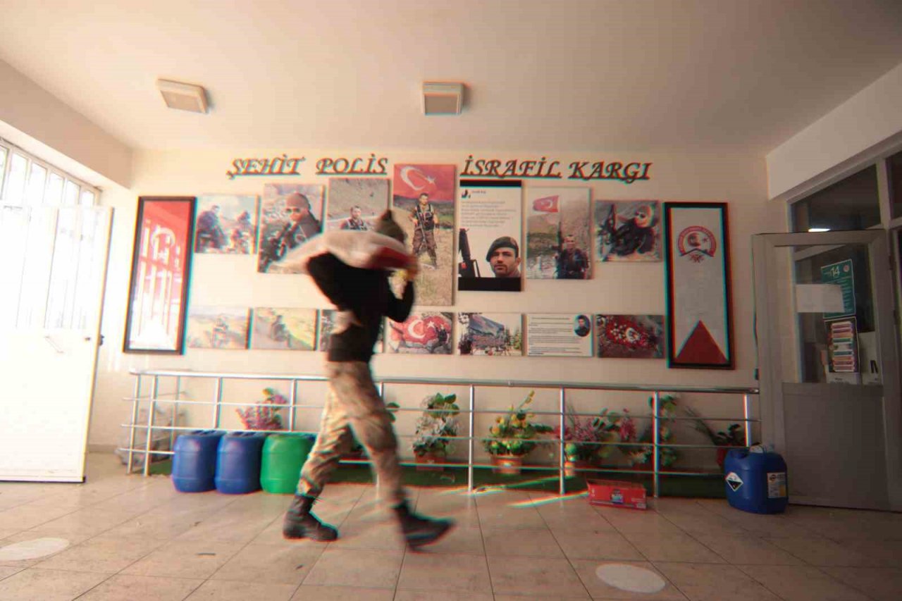 Okul ’market’ oldu, güvenlik korucuları ’çalışan’