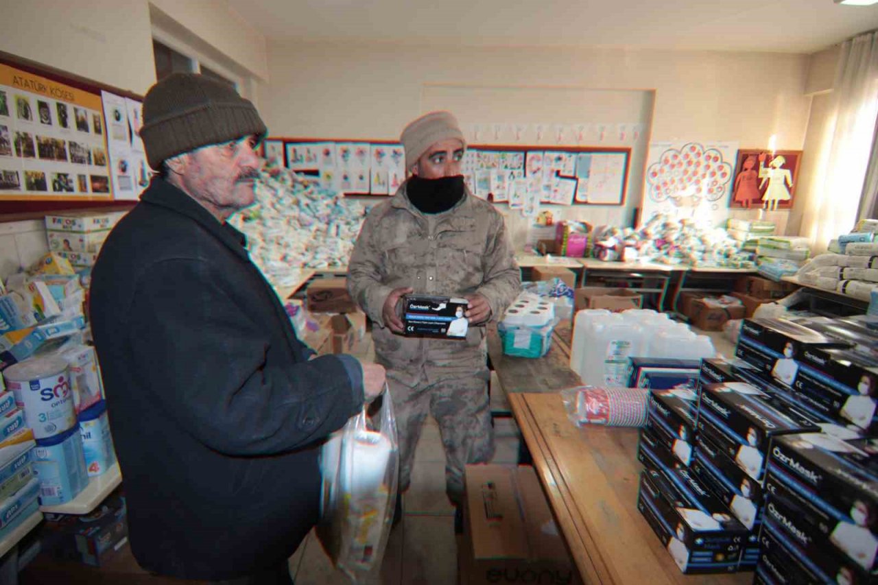 Okul ’market’ oldu, güvenlik korucuları ’çalışan’