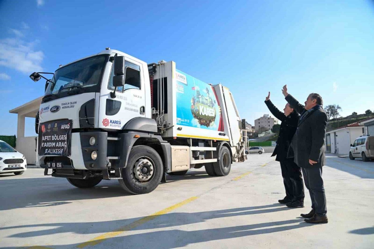 Karesi Belediyesi temizlik ekibi deprem bölgesinde