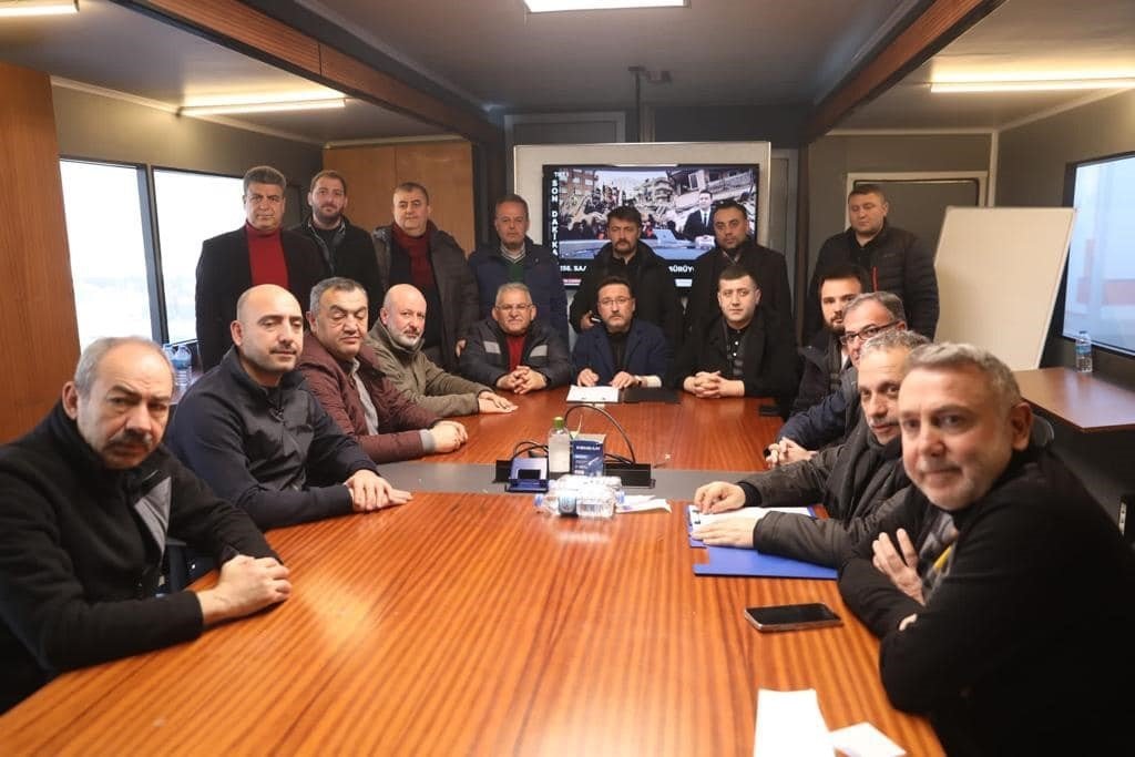 Vali Çiçek ve Başkan Büyükkılıç’tan Deprem Bölgesinde Kayseri Dayanışması
