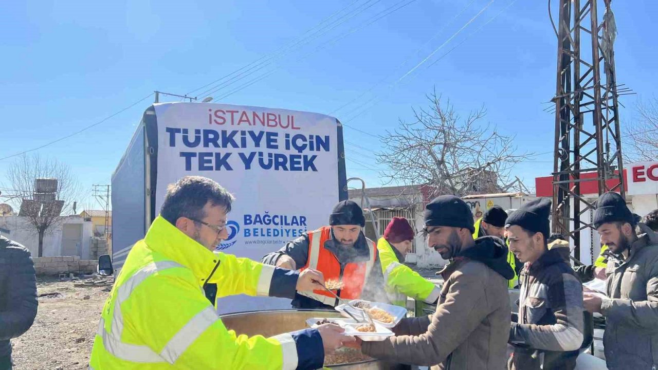 Bağcılar Belediyesi’nden deprem bölgesinde günde 12 bin kişiye 3 öğün sıcak yemek