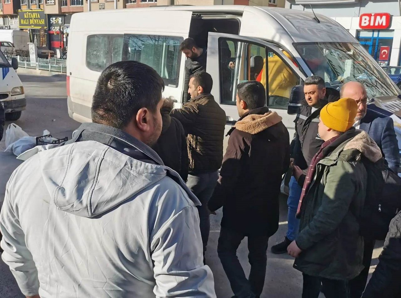 AK Parti Kütahya İl Gençlik Kolları Başkanlığı, deprem bölgesine yeni ekip gönderdi