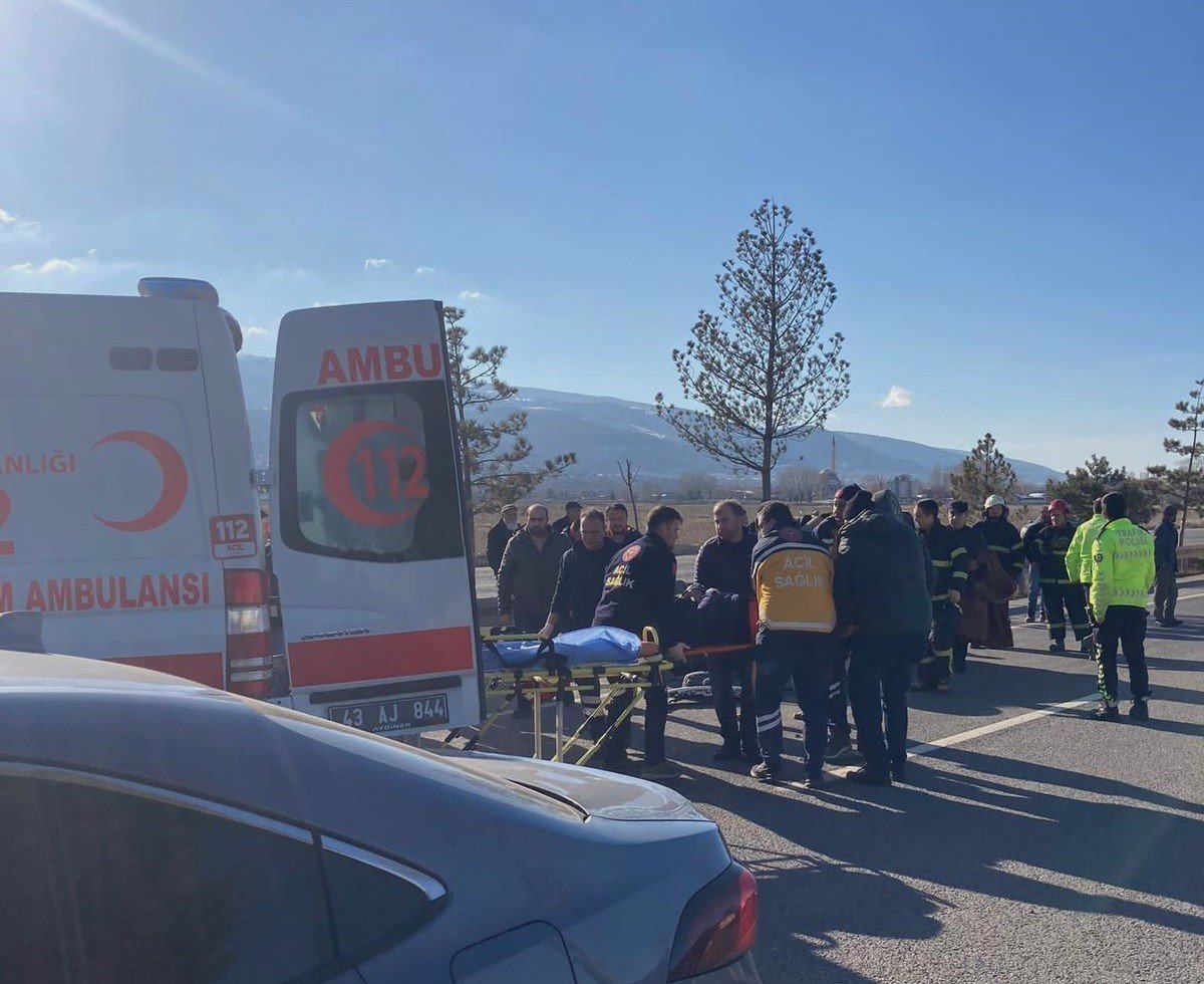 Kütahya’da otomobil takla attı: 2 yaralı