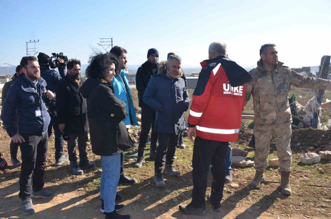 Nurdağı’nda yaralar sarılıyor, konteyner kentler kuruluyor