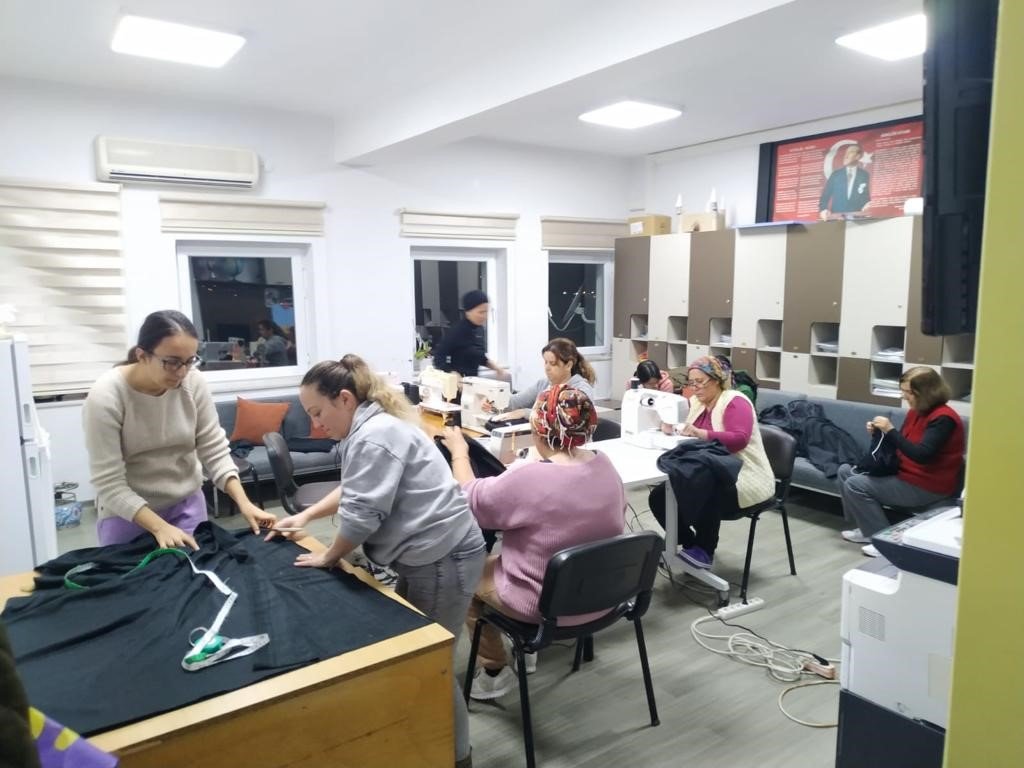 Muğla’da kadınlar depremin yaralarını sarmak için el ele verdi