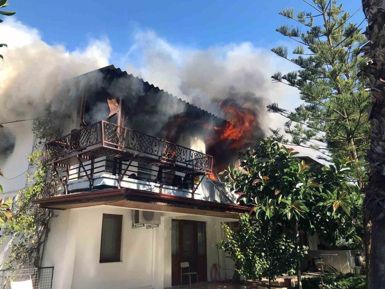 Akyaka’da ev yangını