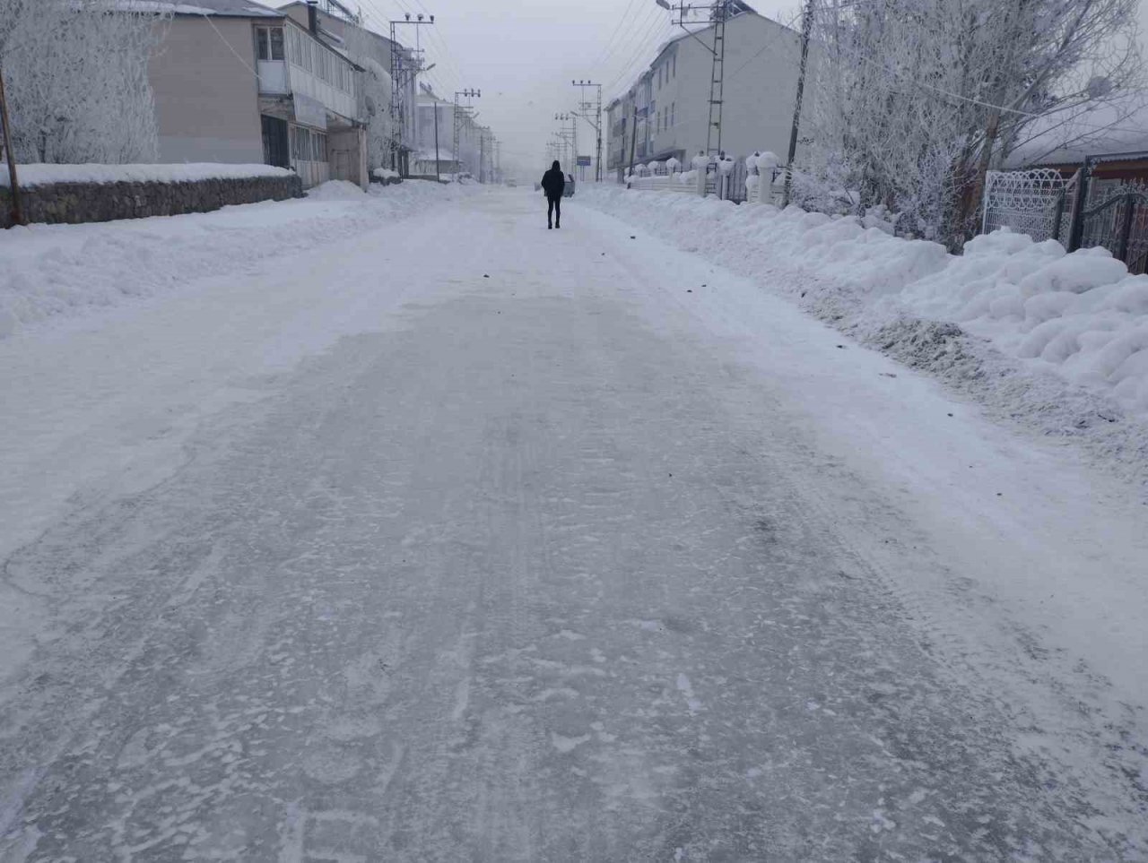Varto’da hava sıcaklığı eksi 21 dereceye kadar düştü