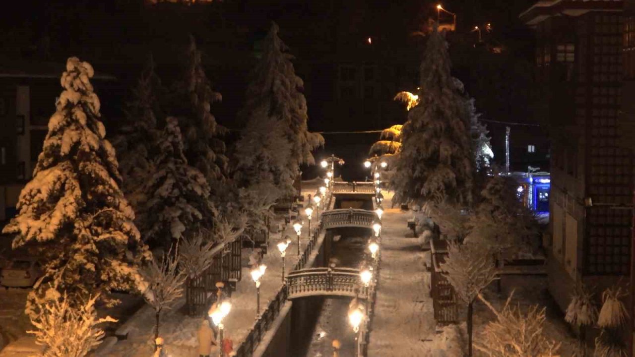 Yoğun kar yağışı Rize’yi etkisi altına aldı