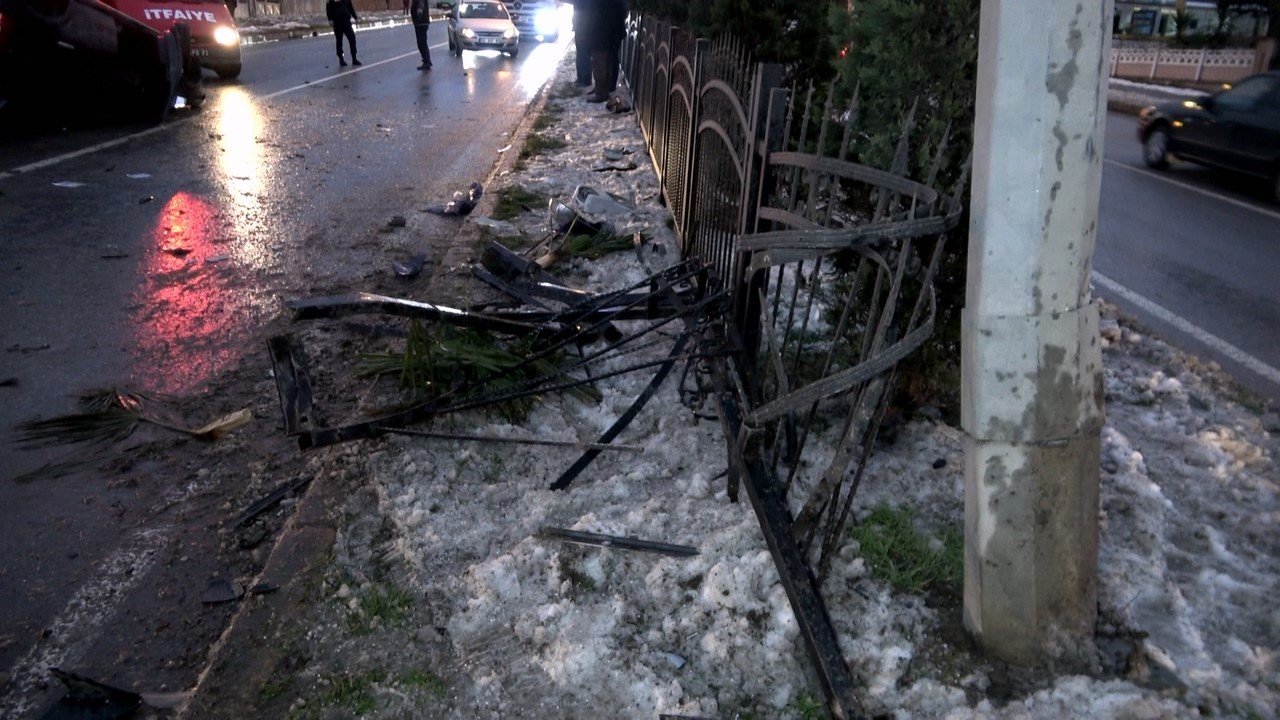 Otomobil karşı şeride geçip takla attı: 2 yaralı