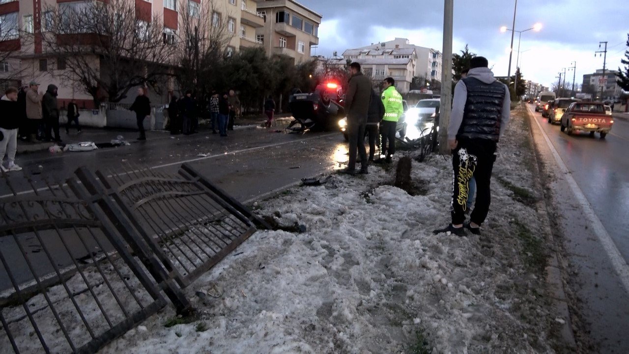 Otomobil karşı şeride geçip takla attı: 2 yaralı