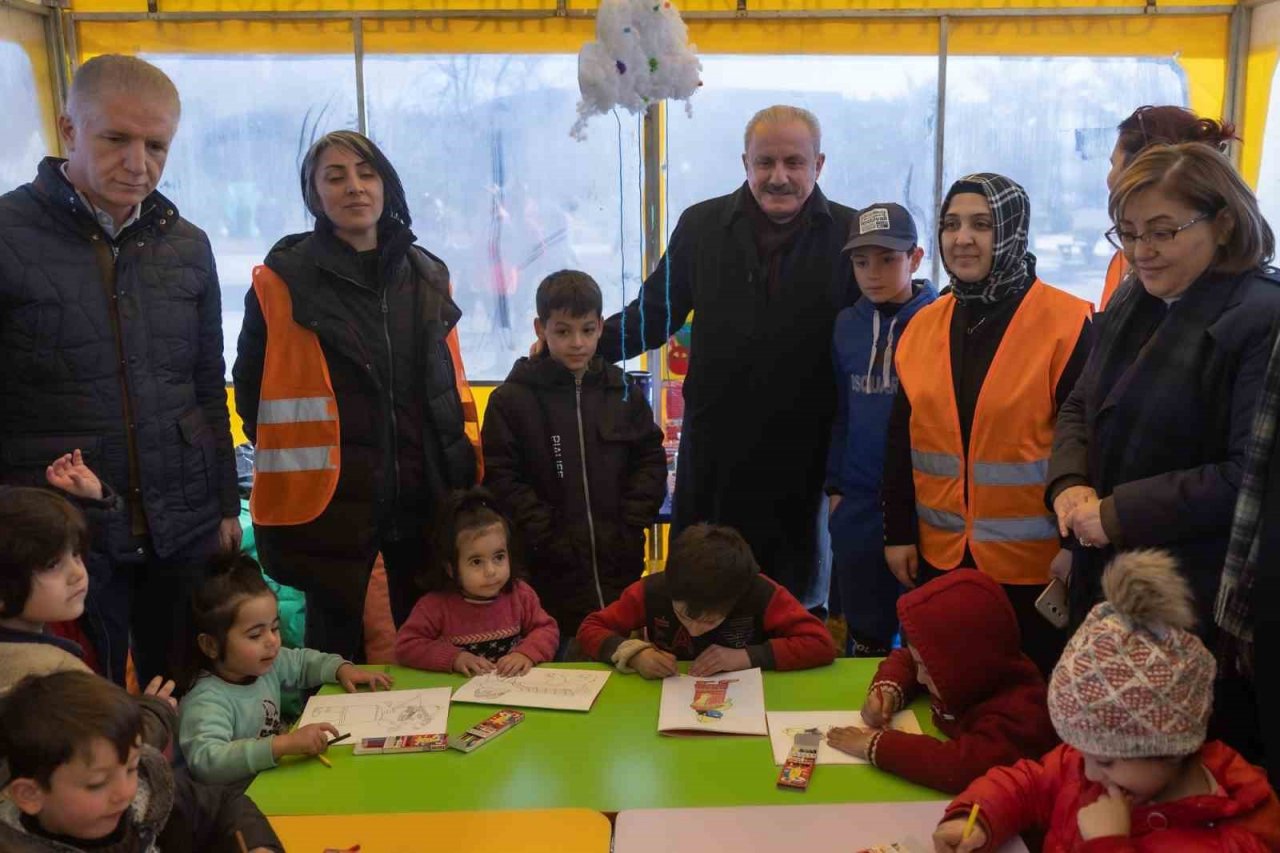 TBMM Başkanı Şentop çadır kenti ziyaret etti
