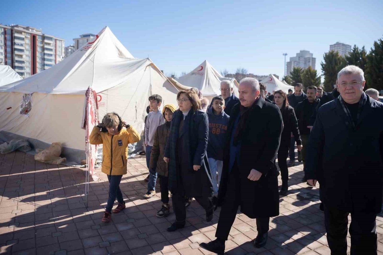 TBMM Başkanı Şentop çadır kenti ziyaret etti