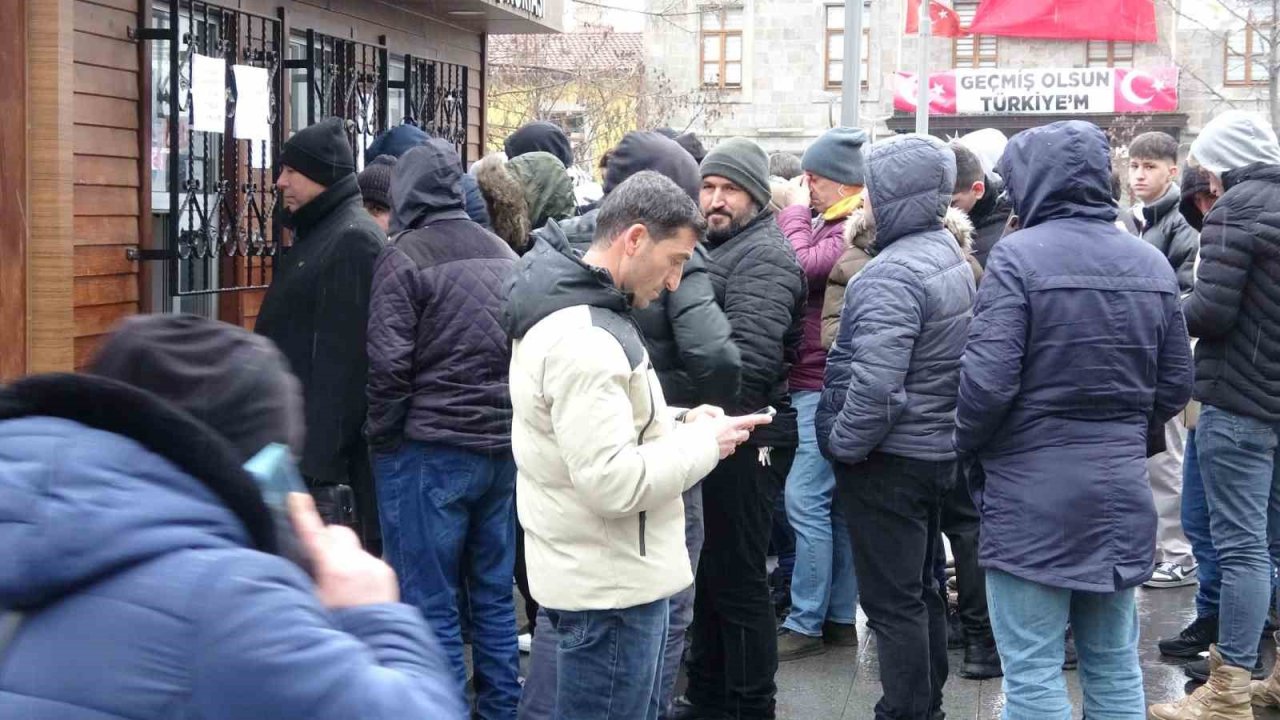 Trabzonspor taraftarları Basel maçına yoğun ilgi gösteriyor