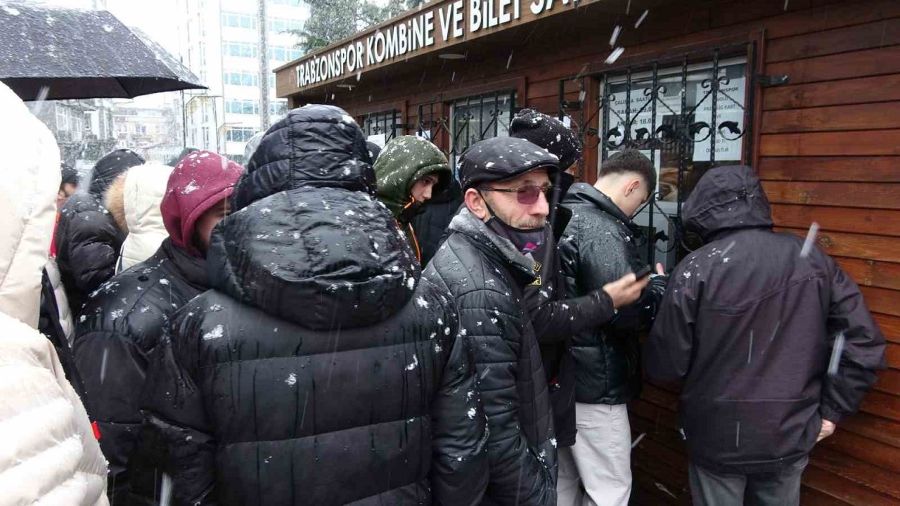 Trabzonspor taraftarları Basel maçına yoğun ilgi gösteriyor