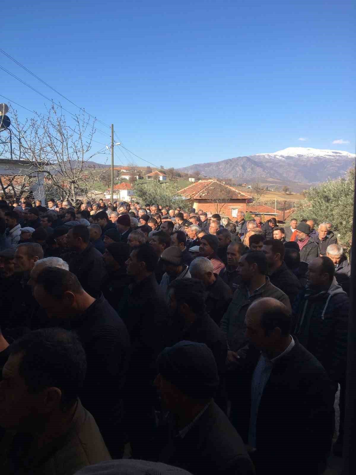 Hatay’daki enkazdan cenazesi çıkarılan 8 aylık hamile öğretmen toprağa verildi
