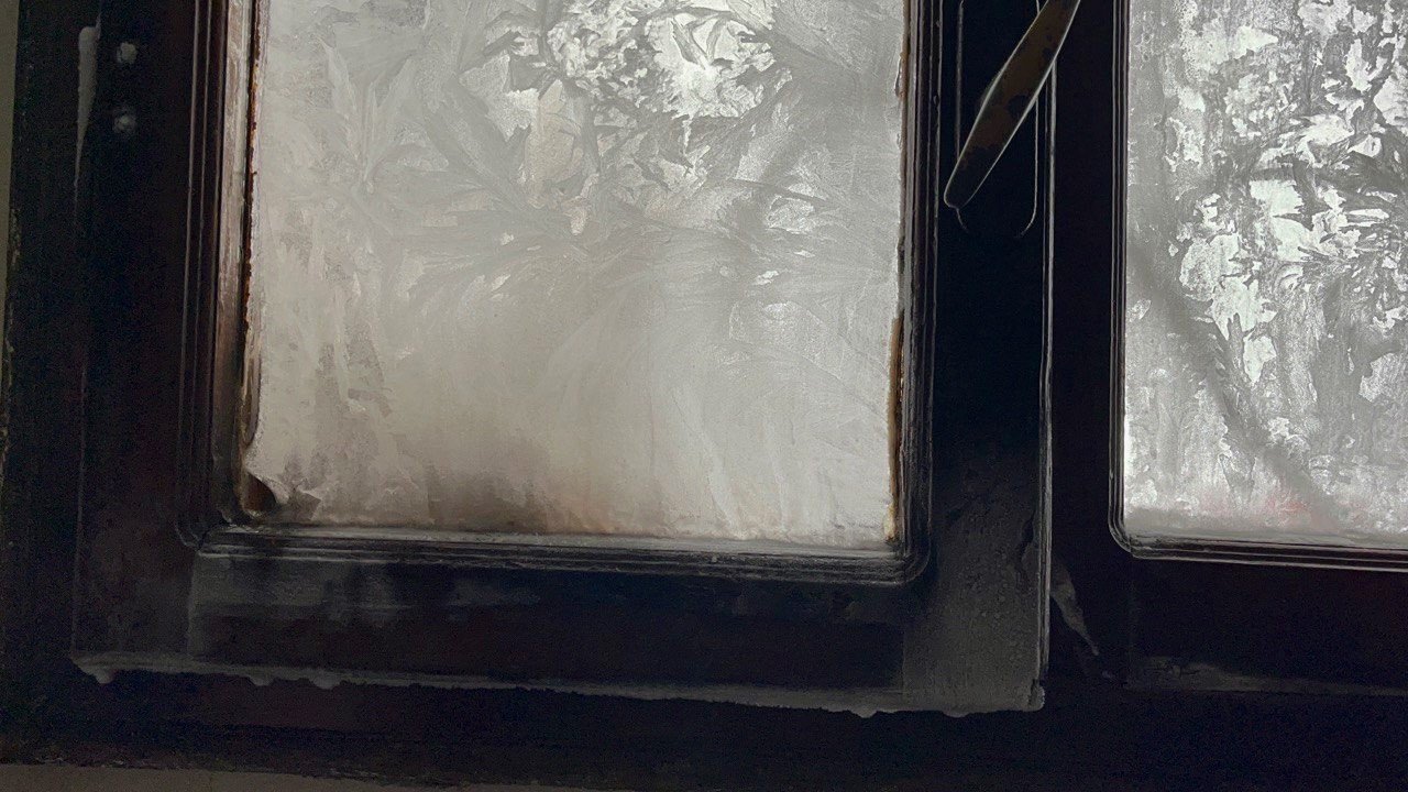 Ağrı’da dev buz sarkıtları oluştu