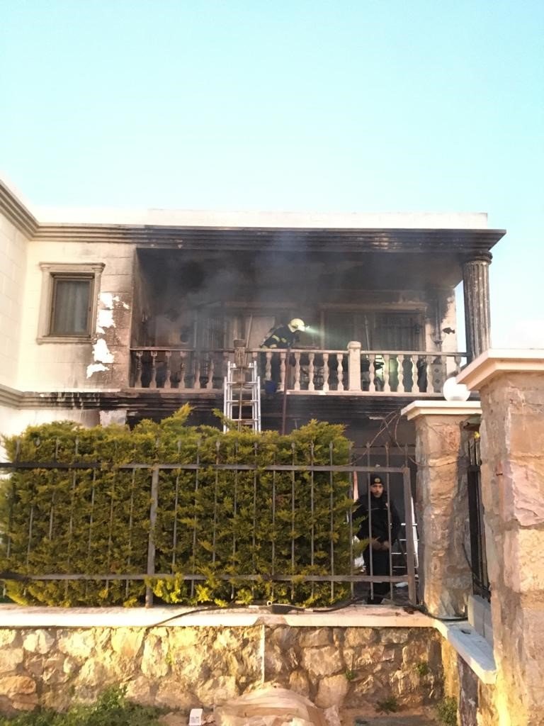 Klimadan çıkan yangın evi küle çevirdi