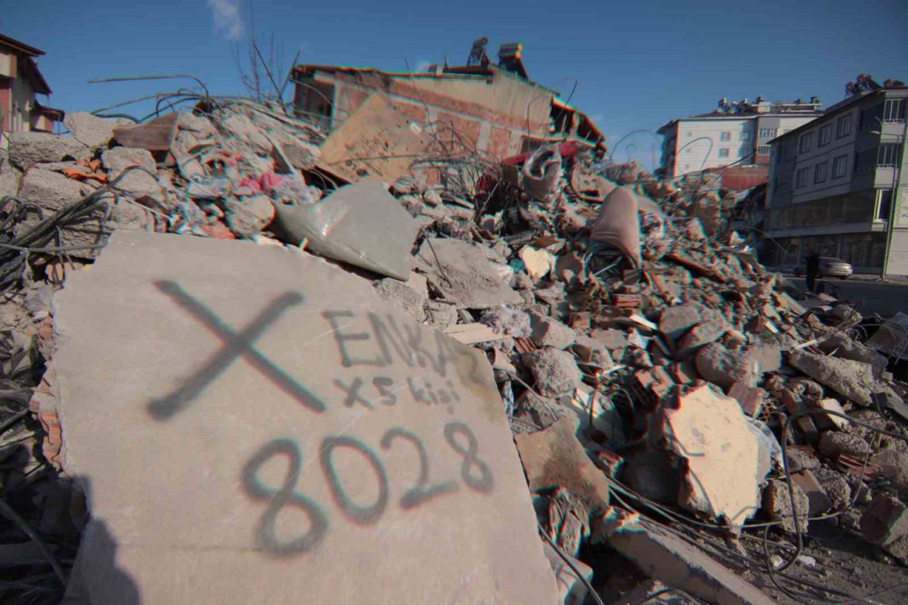 Depremin yıkıp geçtiği enkaz halindeki Elbistan havadan görüntülendi