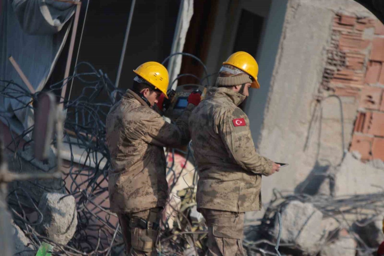 Depremin yıkıp geçtiği enkaz halindeki Elbistan havadan görüntülendi