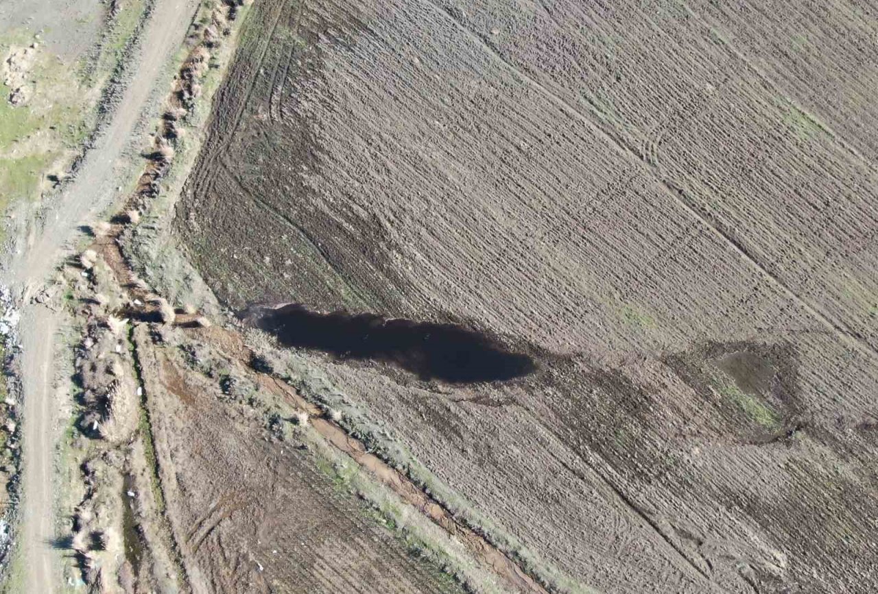 Binaları yıkan deprem doğaya da zara verdi, bölge havadan görüntülendi