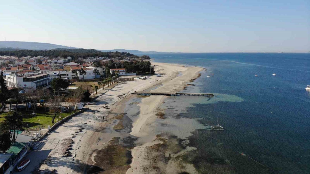 Çanakkale’de deniz 20 metre çekildi