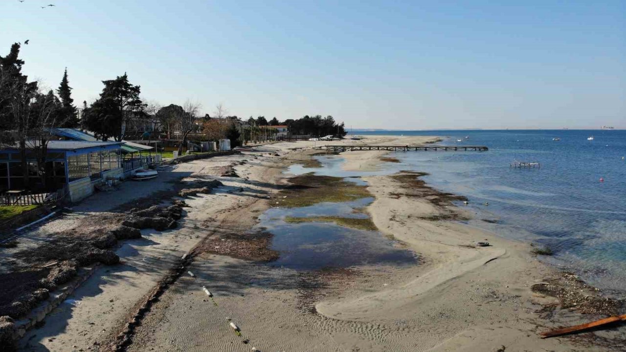 Çanakkale’de deniz 20 metre çekildi